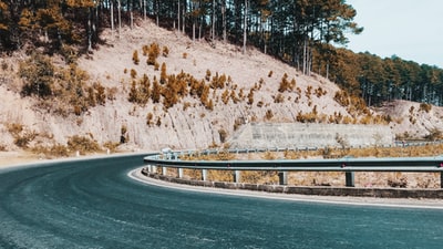 Bai Tianhe brown wooden bridge
